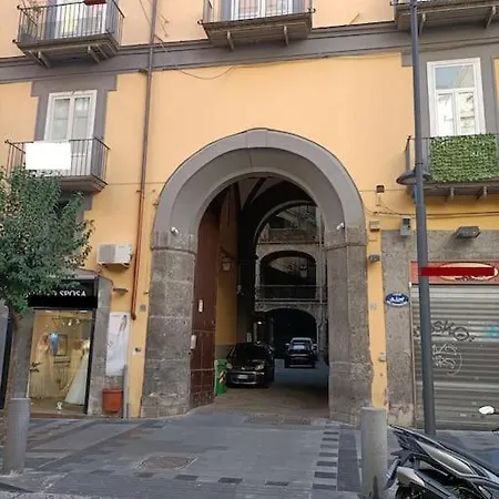 Fashion Cathedral Apartment, Centro Storico Naples
